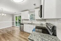 Building Photo - 413 Queens Dr SW