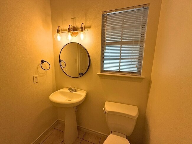 Building Photo - 12614 Oceanside Dr