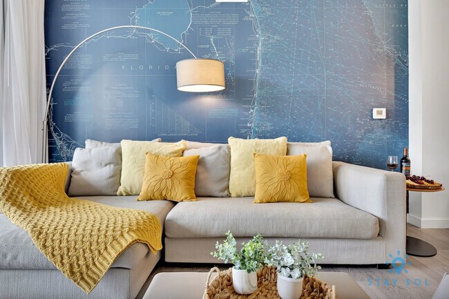 Primary Photo - 2602 E Hallandale Beach Blvd