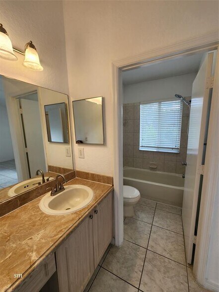 Building Photo - 119 Hidden Court Rd