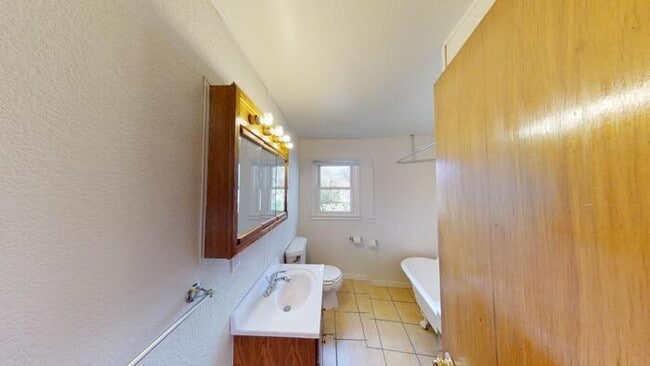 Building Photo - 820 N 13th St