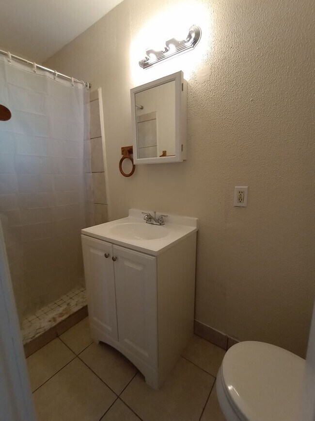 Building Photo - 4/2 HOME FOR RENT!! AVAILABLE NOW