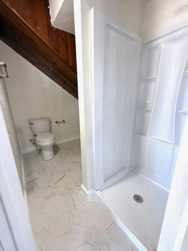 Building Photo - 3181 Hatton St