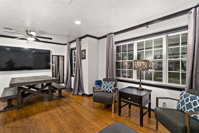 Building Photo - 5923 Moonmist Dr