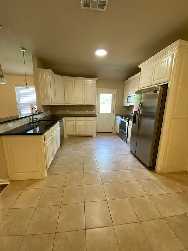 Building Photo - 1705 Carverly Dr