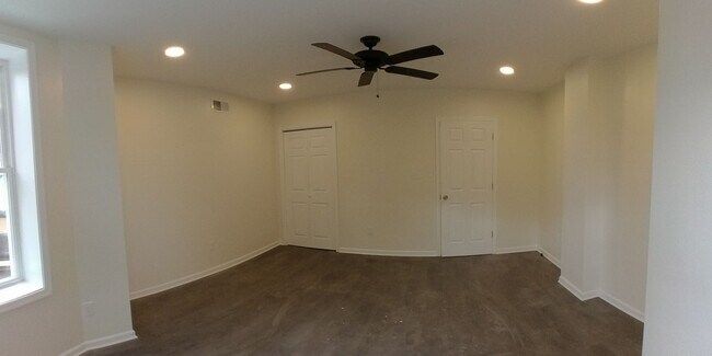 Building Photo - 4 Bedroom 3.5 Bath Home