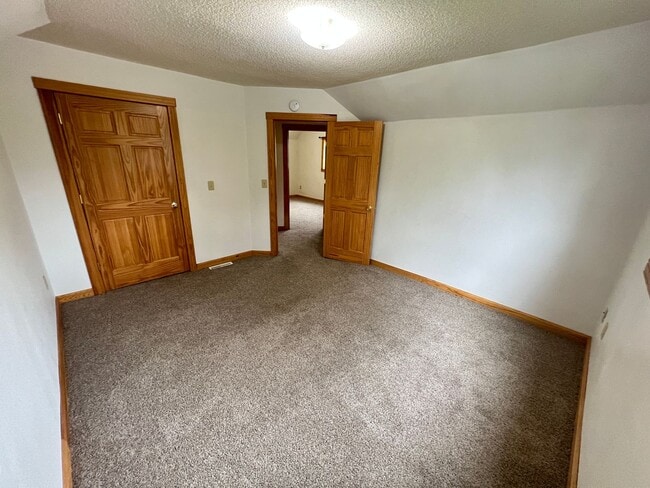 Building Photo - Spacious 3bd/2ba - AVAILABLE NOVEMBER!