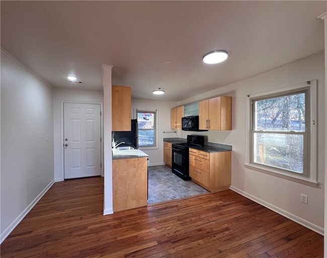 Building Photo - 921 E Rodgers Dr