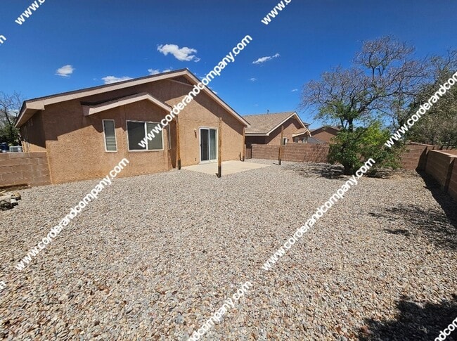 Building Photo - Beautiful 3 Bedroom, 2 Bathroom, 2 Car Garage and 1,481 Sq Ft. Home in Ventana Rancho Community.
