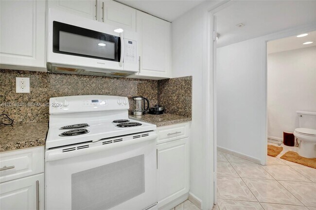 Building Photo - 5401 Collins Ave