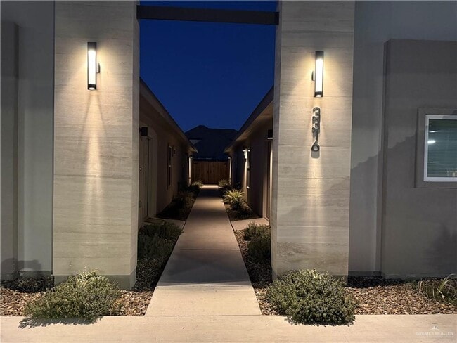 Building Photo - 19 19th St