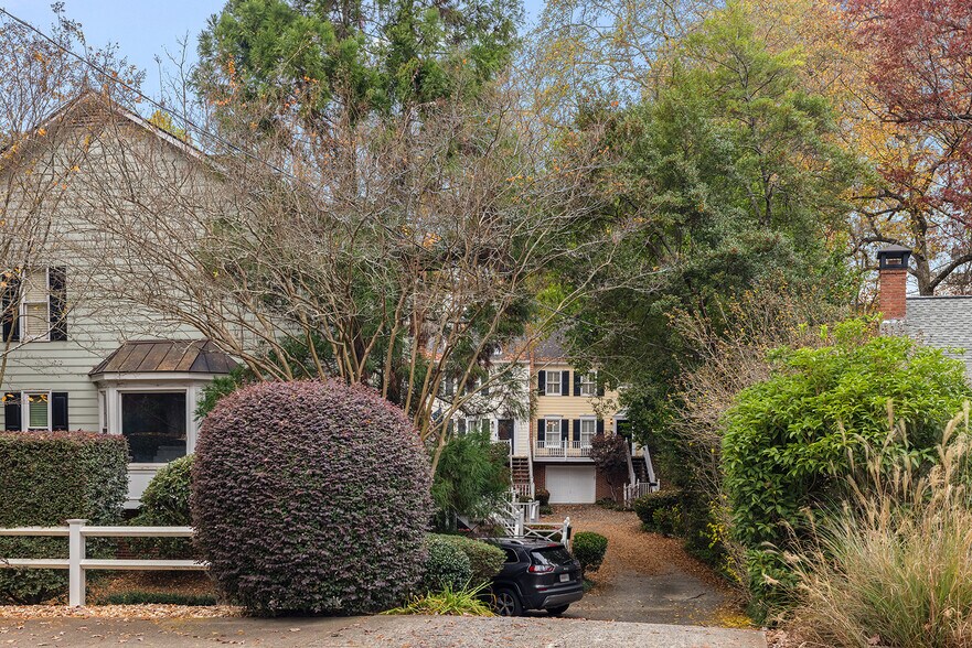 Building Photo - 104 Terrace Dr NE