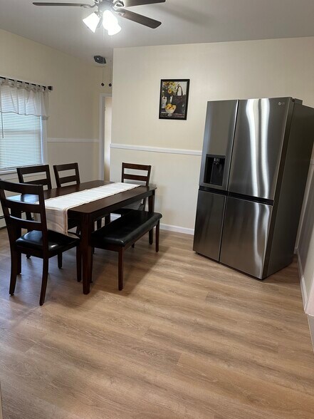 Shared Dining - 21 Radcliffe Ave