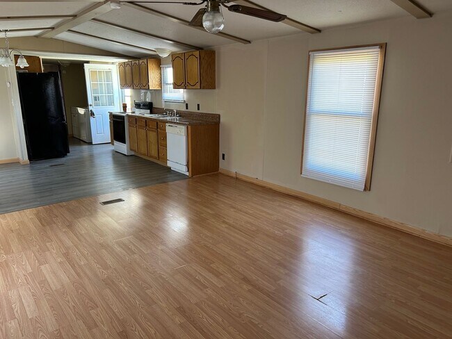 Building Photo - 2 Bedroom / 2 Bath Mobile Home  Kingsport TN