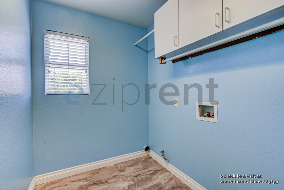 Building Photo - Unit