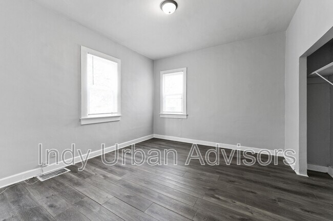 Building Photo - 1024 Winfield Ave