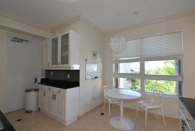 Building Photo - 707 Crandon Blvd