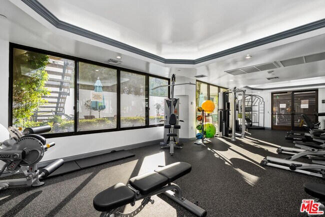 Building Photo - 10660 Wilshire Blvd