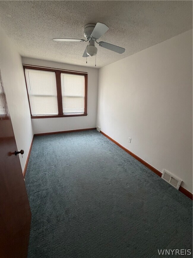 Building Photo - 806 Cleveland Dr