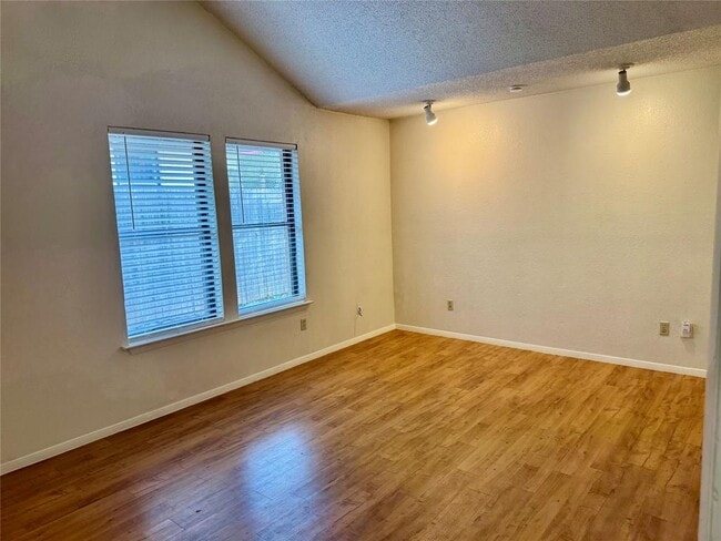 Building Photo - 907 Milford Way