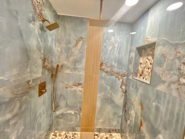 Building Photo - 3933 SW Kakopo St