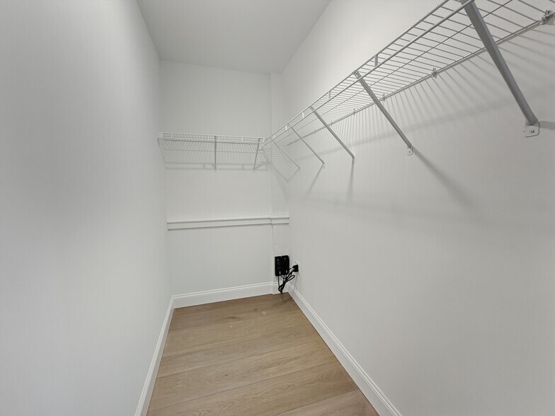 Building Photo - 220 Winthrop St