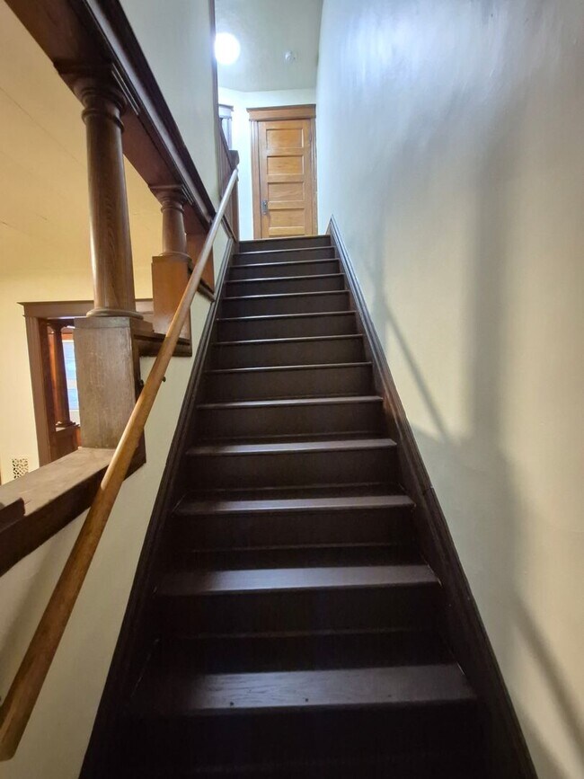 Building Photo - 205-207 Magee Ave