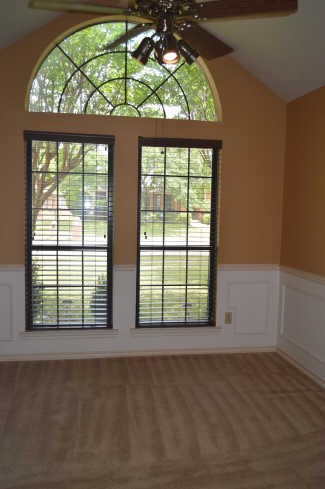 Building Photo - 2522 Belmeade Dr