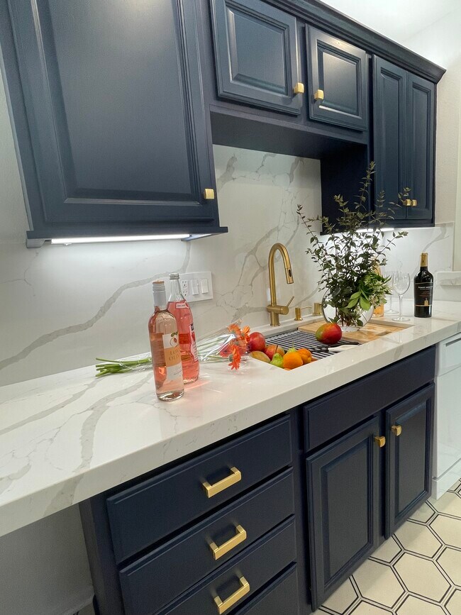 newly remodeled kitchen - 4708 Park Granada Park