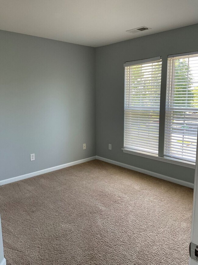Building Photo - Beautiful 4BR Home In Bethesda Oaks !