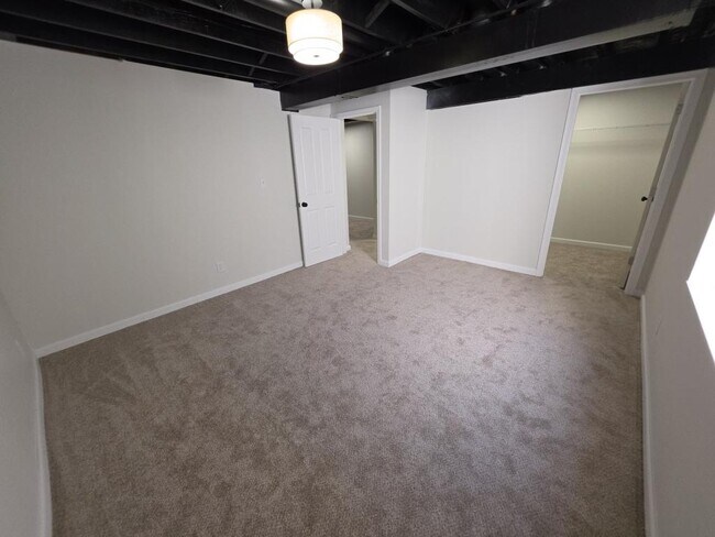 Building Photo - 1813 Rambling Rose Ln