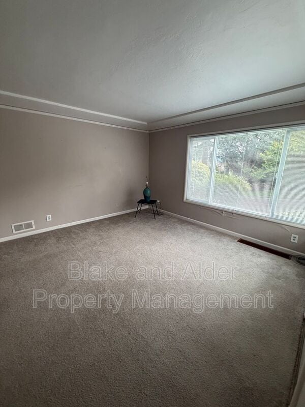 Building Photo - 7303 SE Madison St