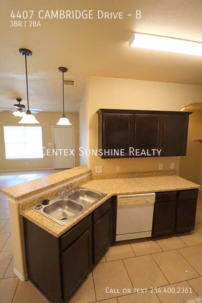 Building Photo - 4407 Cambridge Dr