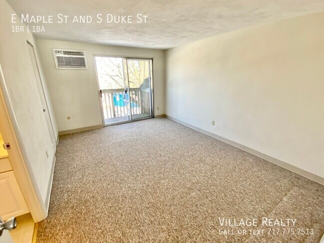 Building Photo - 501 E Maple St