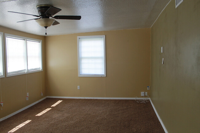 Building Photo - Move In Special!!!  $150 off 2nd month ren...