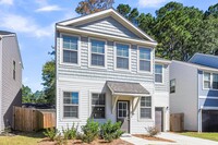 Building Photo - Spacious Summerville Home