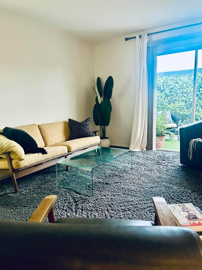 Building Photo - 3403 Hi St