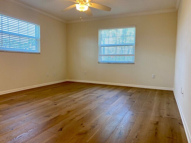 Building Photo - 255 Paradise Blvd
