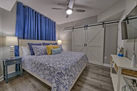 Building Photo - 9900 S Thomas Dr