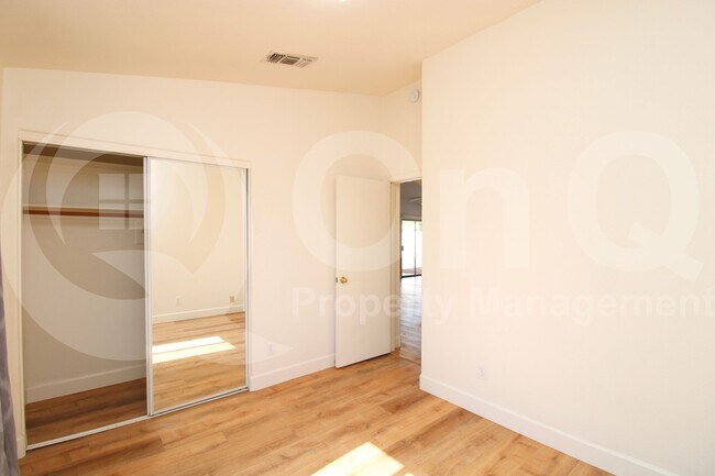 Building Photo - 1914 E Palomino Dr