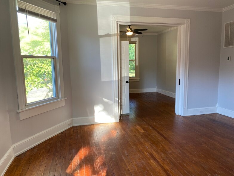 Building Photo - 618 W 26th St