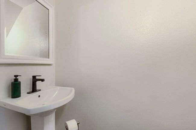 Building Photo - 14344 E Hawaii Cir