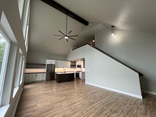 Building Photo - 3151 N Edgewater Dr