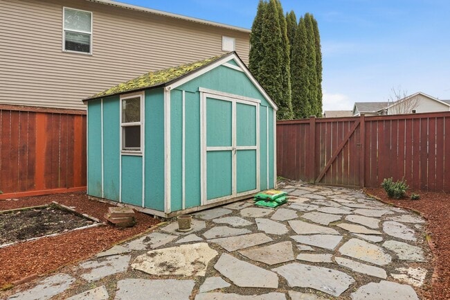 Building Photo - 3 bed 2.5 bath updated home in Tumwater School District - 2300 sq.ft. - fenced back yard.