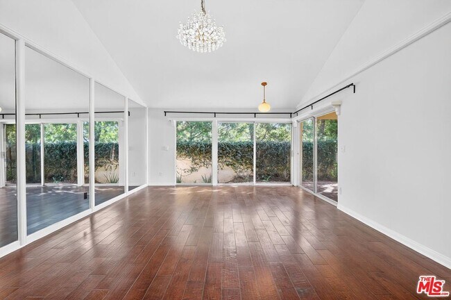 Building Photo - 3713 Dellvale Pl