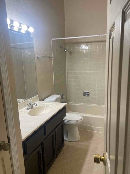 Building Photo - 5757 Lawndale Dr