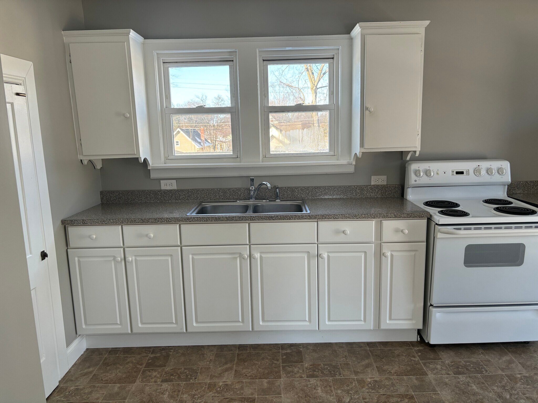 Kitchen - 1394 Wayne St