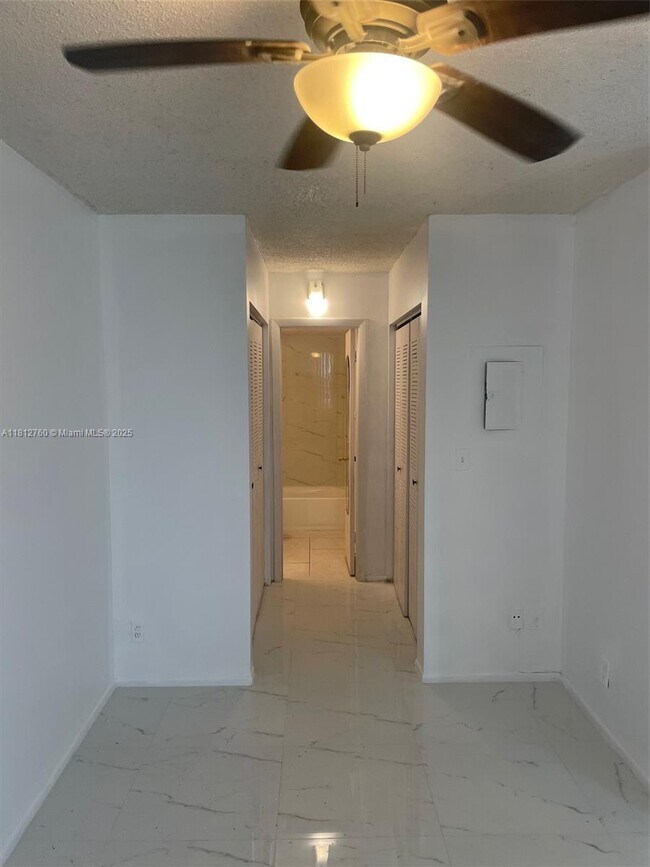 Building Photo - 2701 Riverside Dr