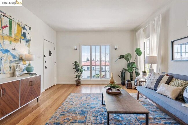 living room - 864 Vermont St