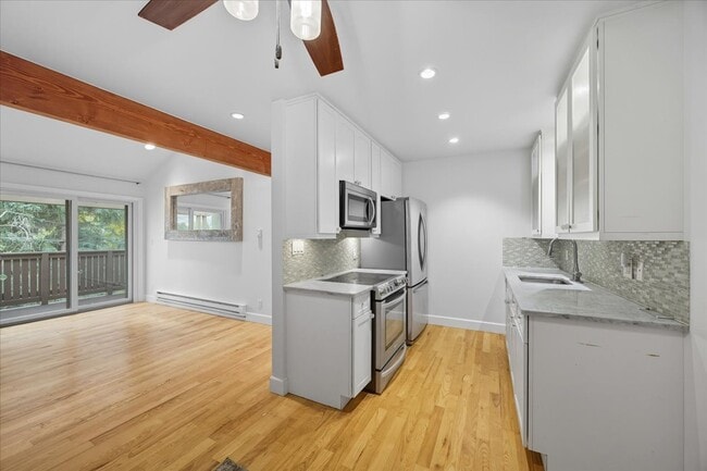 Building Photo - 998 W Beaver Creek Blvd